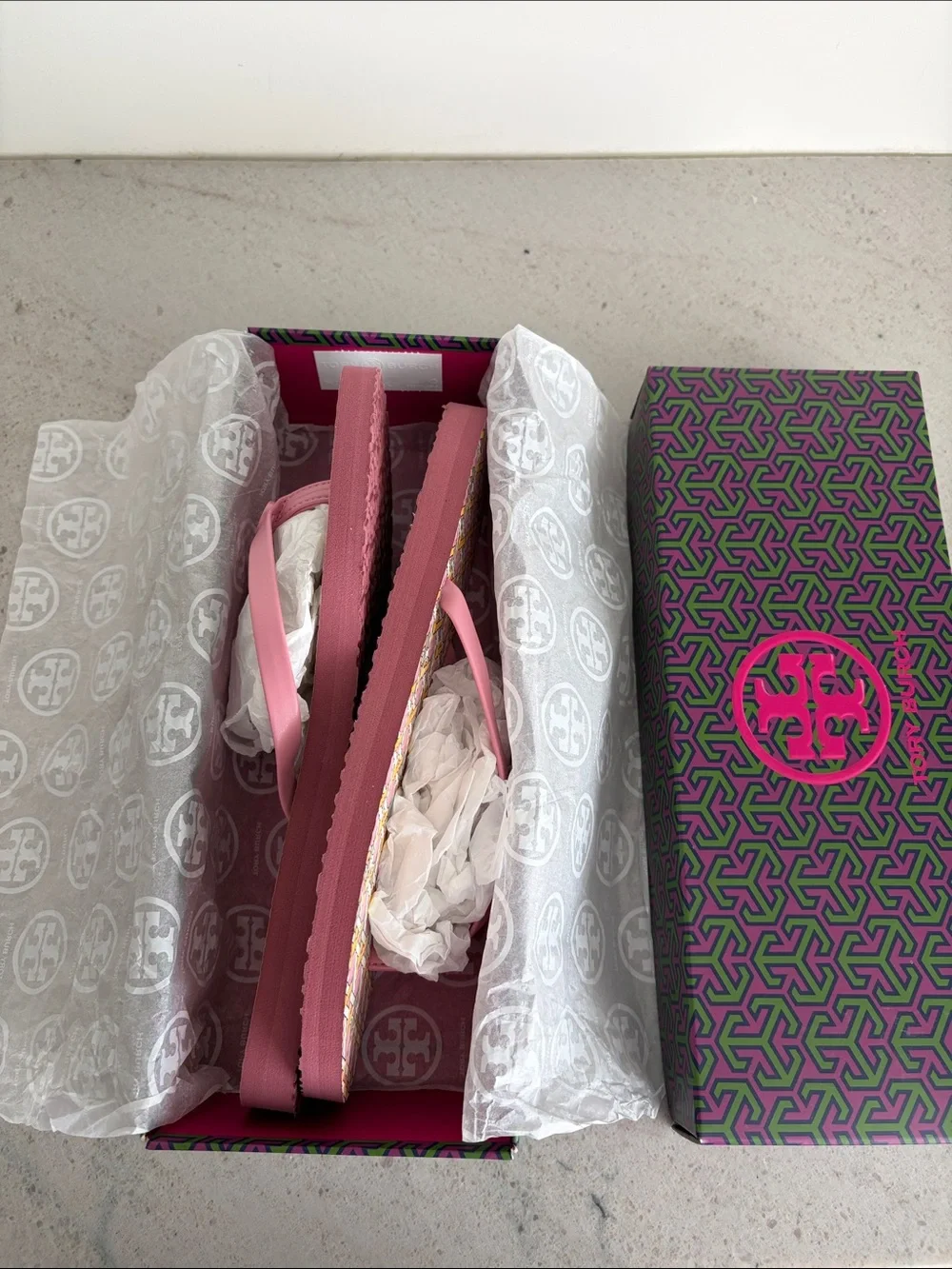 NEW Tory Burch Pink Caning Logo Geo 650 Flip Flops Size 9 - Picture 2 of 10